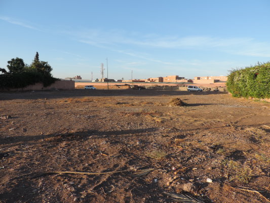 Quartier résidentiel de Targa lotissement « JAWHAR » à moins de 10 mins du lycée français Victor Hugo, terrain titré et viabilisé de 1177 m2 doté de deux façades