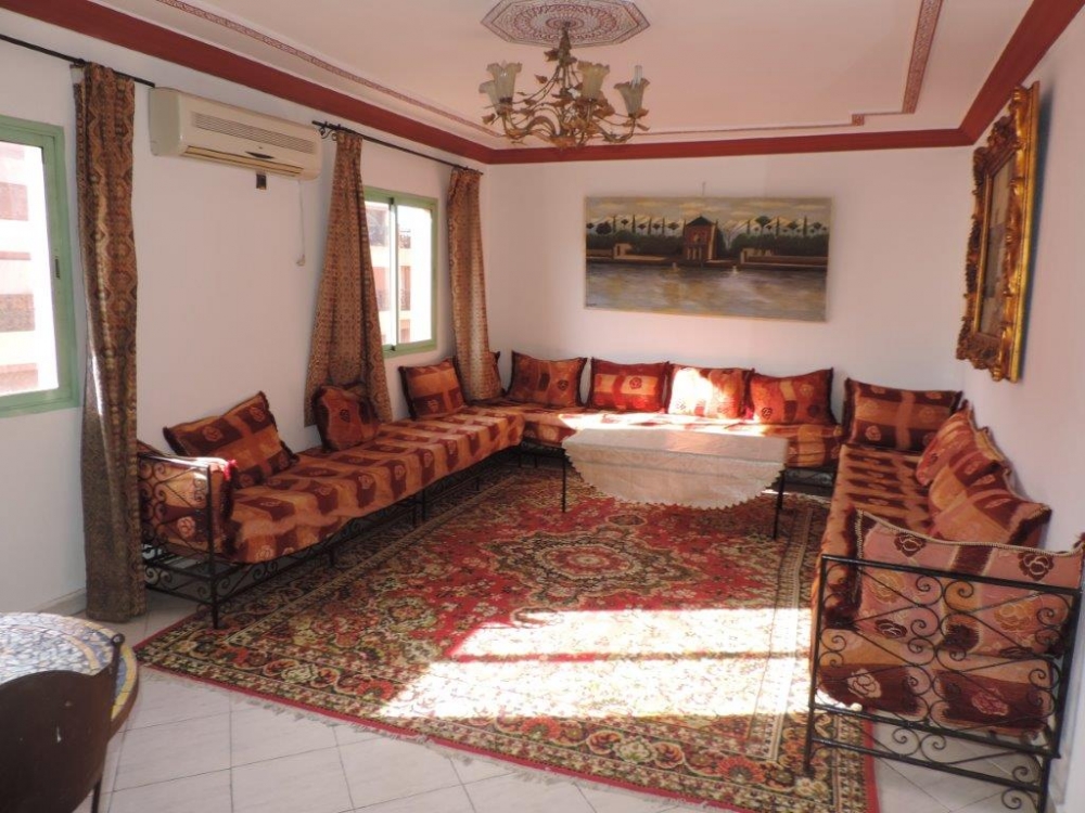 Gueliz, boulevard Abdelkrim al Khattabi, proche toutes commodités, au 4éme étage d’une résidence sécurisée, lumineux appartement, 2 chambres d’une superficie habitable de 86 m2, idéal investissement locatif pour habitation ou cabinet pour profession libérale 